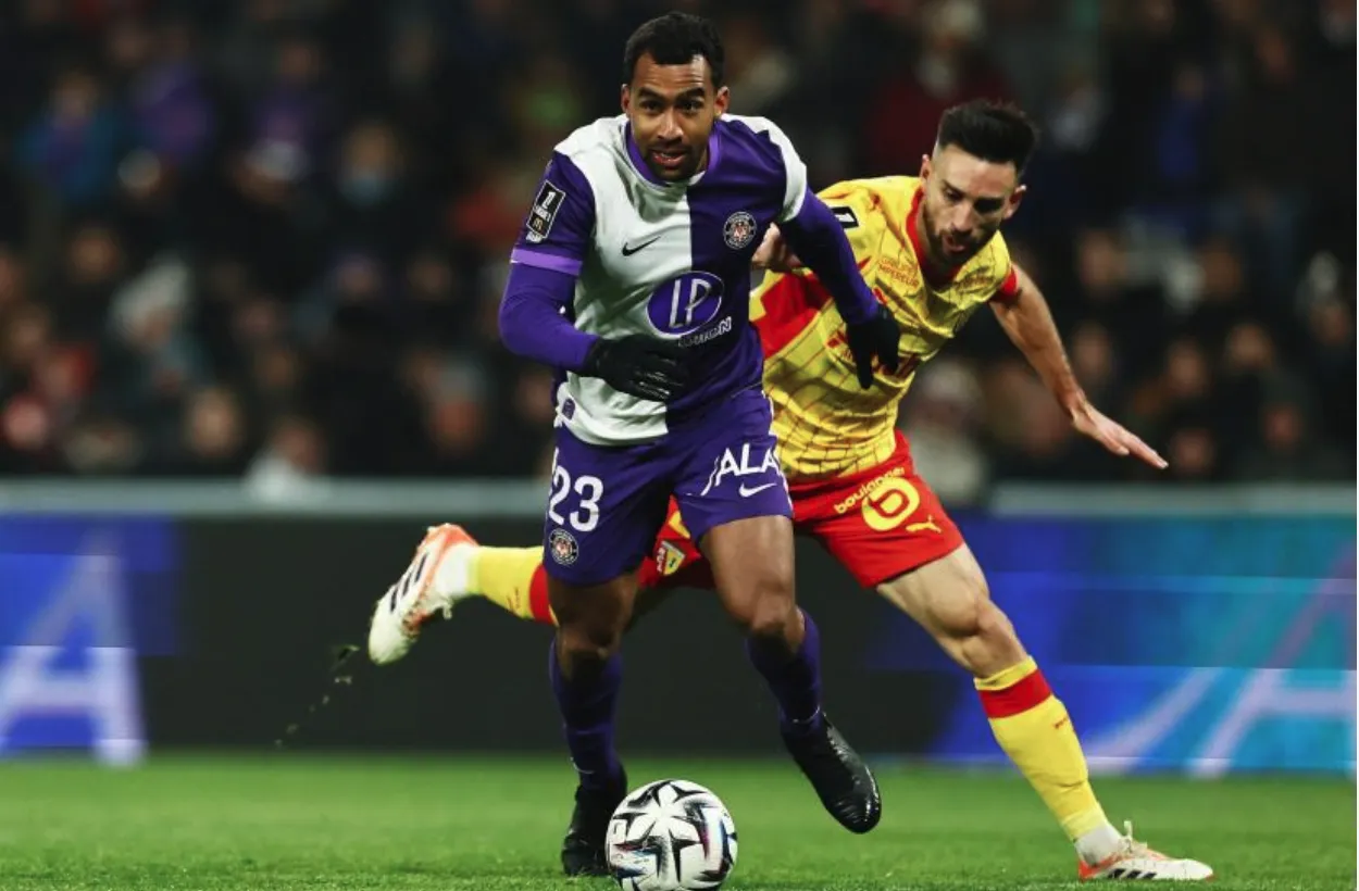 开云下载-队报：图卢兹中场卡塞雷斯大概率留队，俱乐部无意冬窗放人